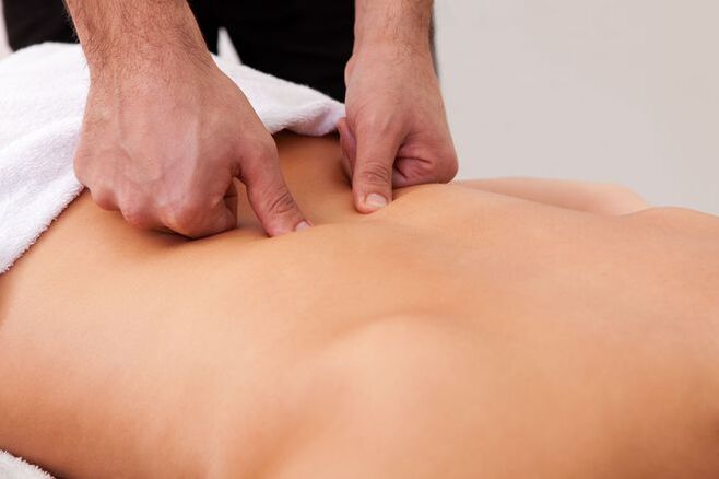 Лячэбны масаж - метад збавення ад болю ў спіне ў вобласці лапатак